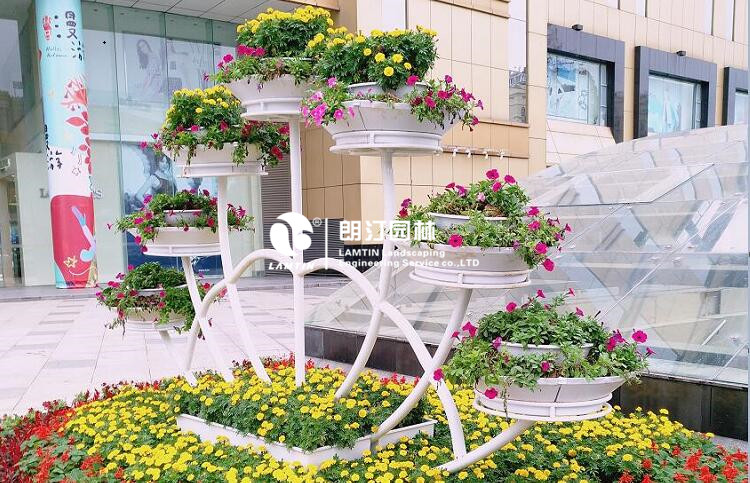 安徽商业广场铁艺花架工程案例-芜湖广场景观绿化种植花器