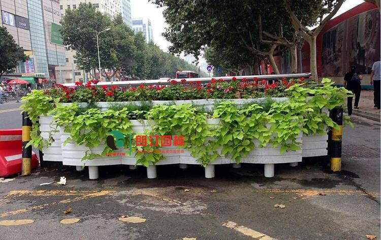 江苏淮安道路绿化花箱工程,朗汀园林PVC多槽花箱使用案例 江苏淮安道路绿化花箱工程,朗汀园林PVC多槽花箱使用案例